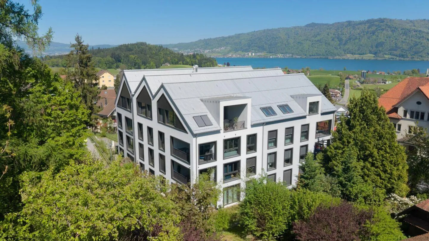Noble Living with Lake View - Photo 5 of 7