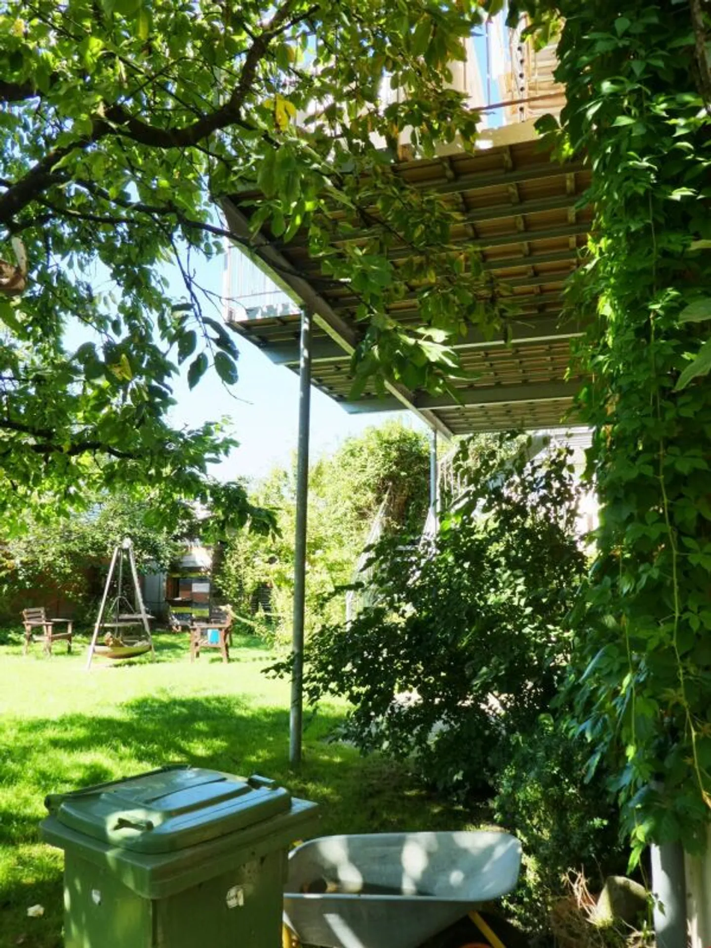 Beautiful and cozy with more garden than in a single-family home... - Photo 3 of 13