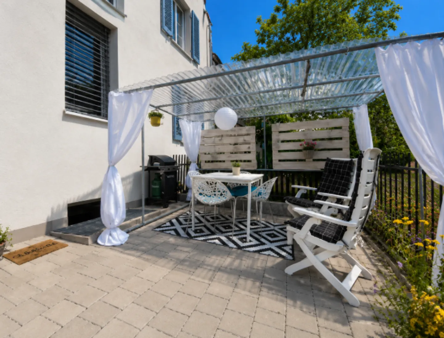 Maison rénovée de 4,5 pièces avec patio et cave - Idéal pour les célibataires, les couples ou les petites familles - Photo 1 sur 12