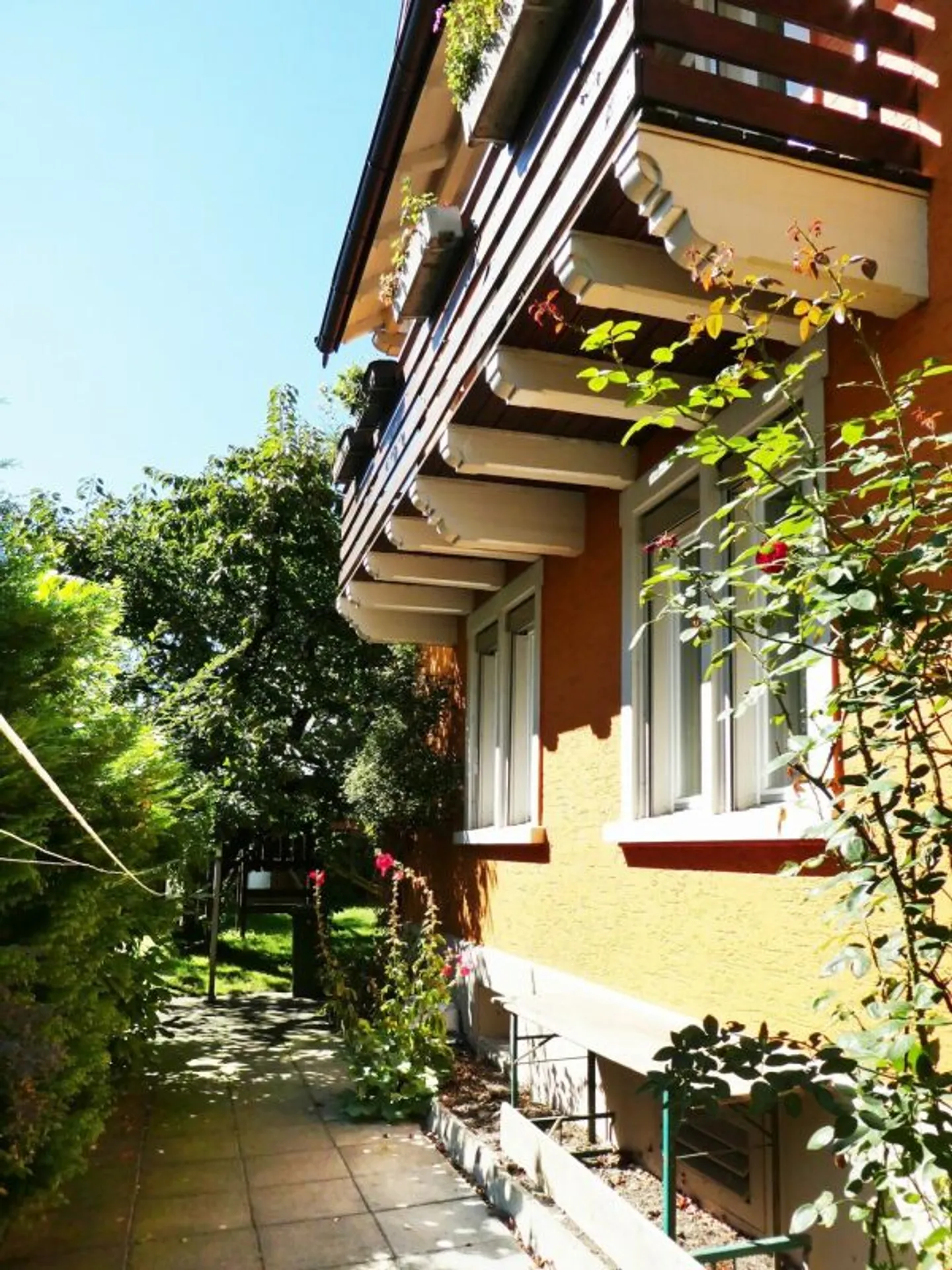 Beautiful and cozy with more garden than in a single-family home... - Photo 4 of 13
