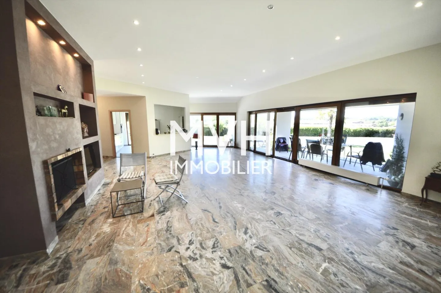 Furnished architect villa 9 rooms in front of landscape - Photo 4 of 9
