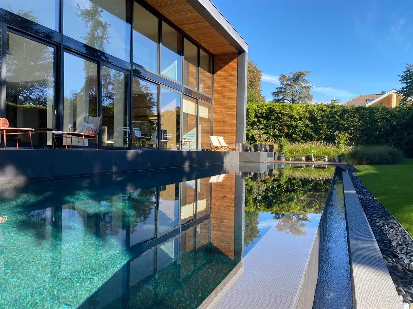 Wunderschöne zeitgenössische Villa - Foto 2 von 7