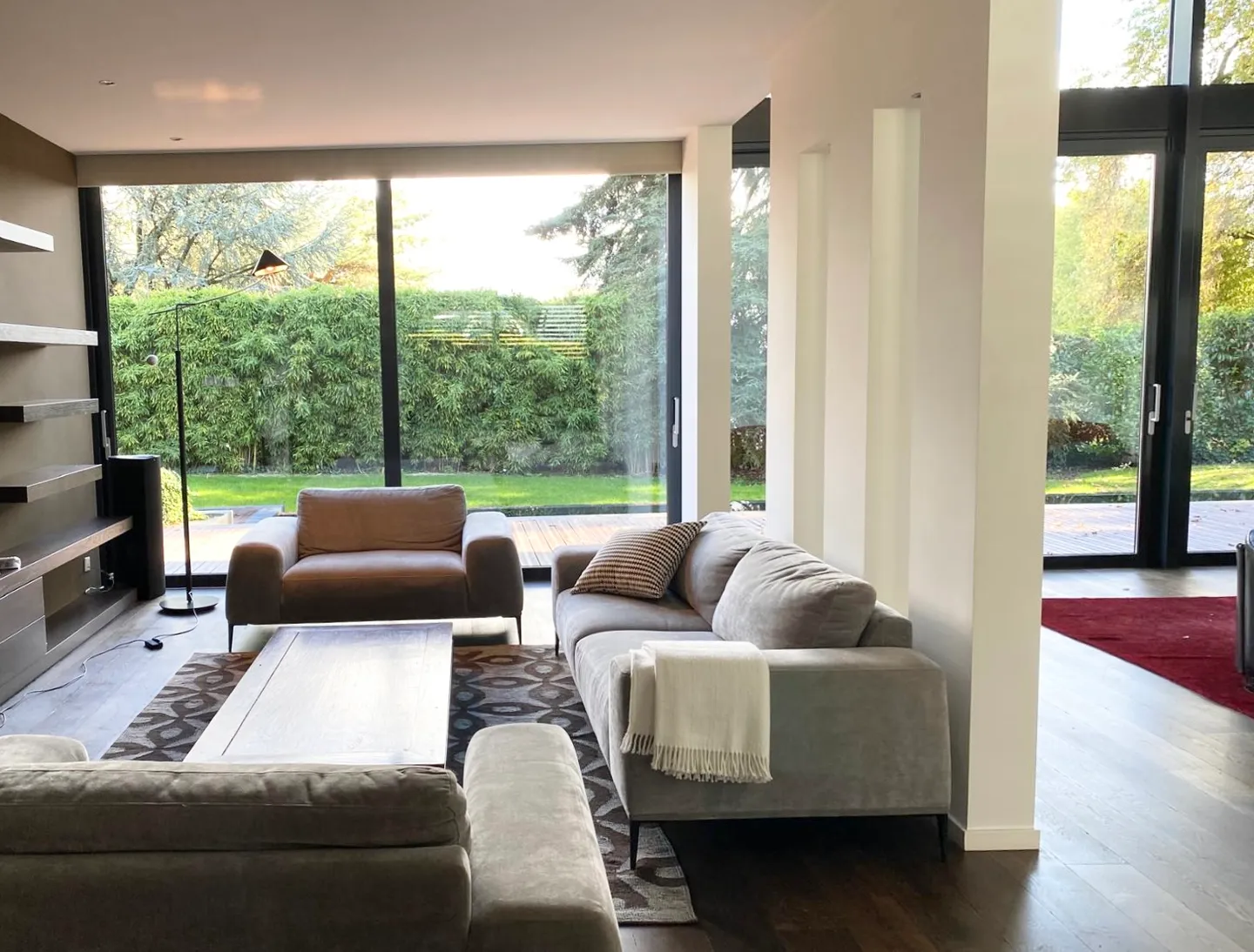 Wunderschöne zeitgenössische Villa - Foto 4 von 7