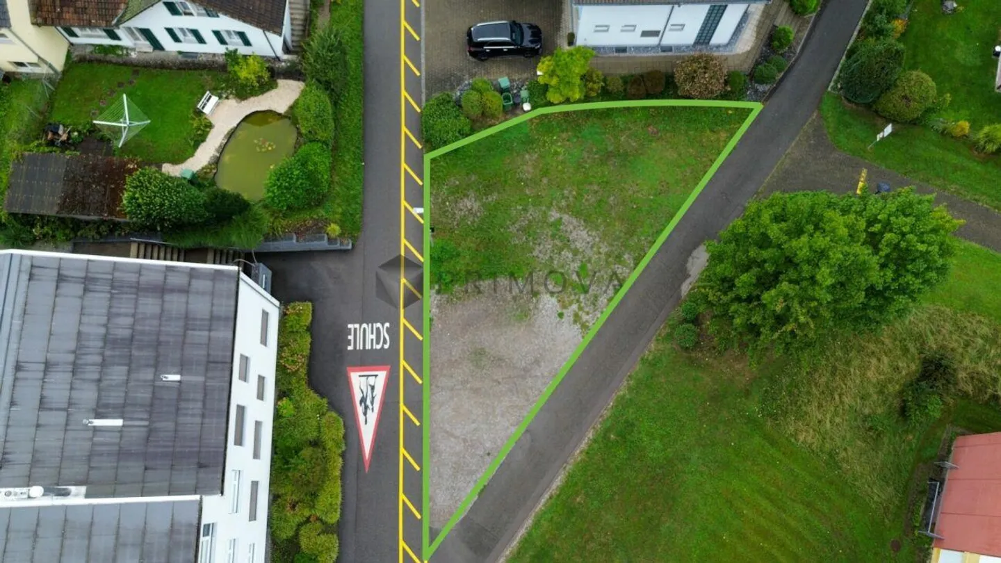 Terrain avec projet de construction approuvé qui en vaut la peine ! - Photo 3 sur 4