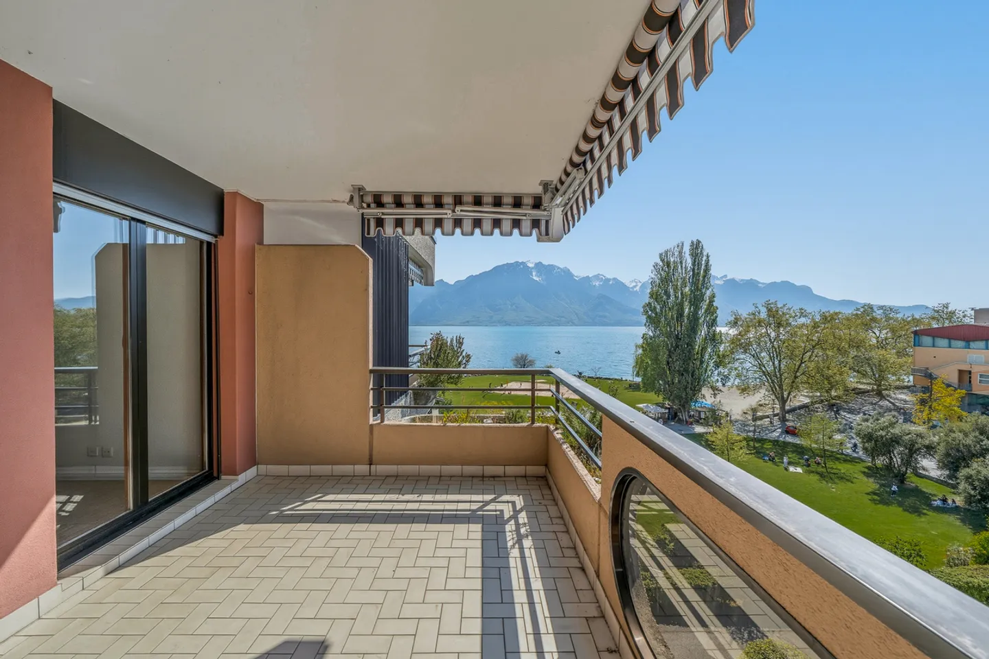 Appartement au bord du lac - Photo 1 sur 11