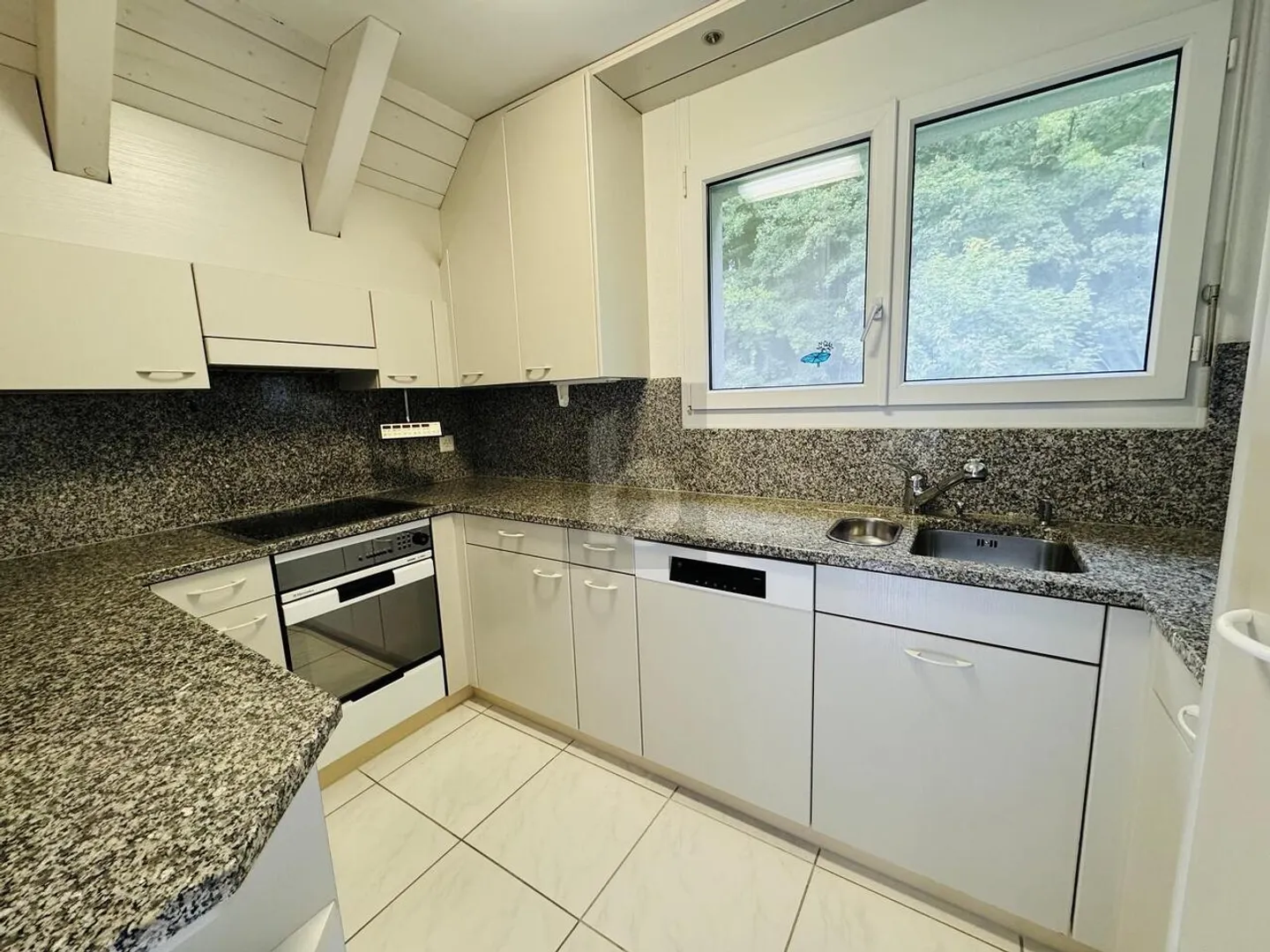 GROSSZÜGIGE RÄUME MIT HERRLICHER AUSSICHT - Foto 5 von 6