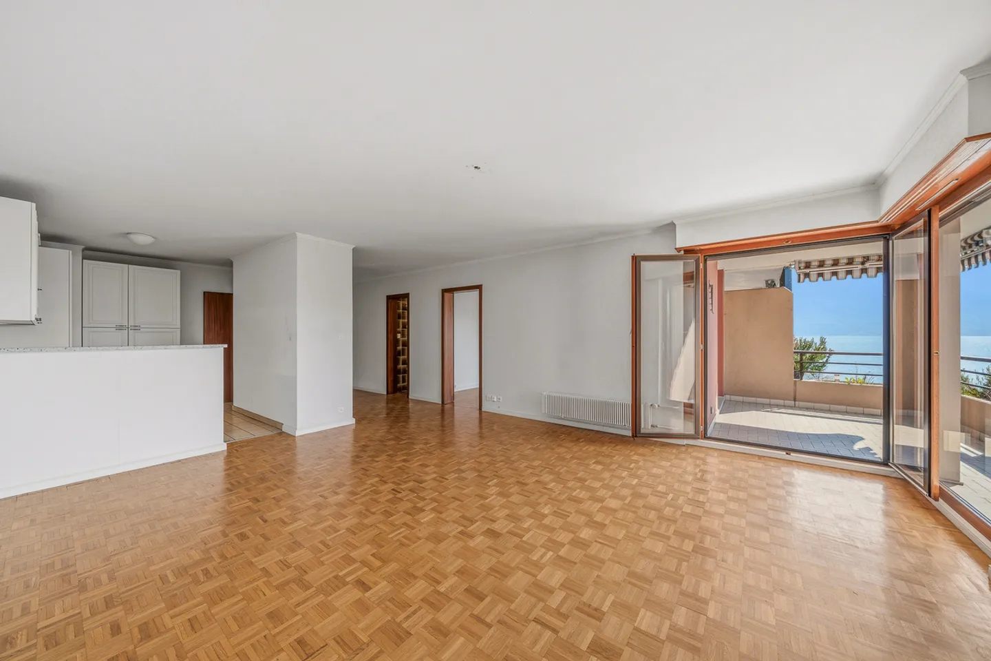 Appartement au bord du lac - Photo 3 sur 11