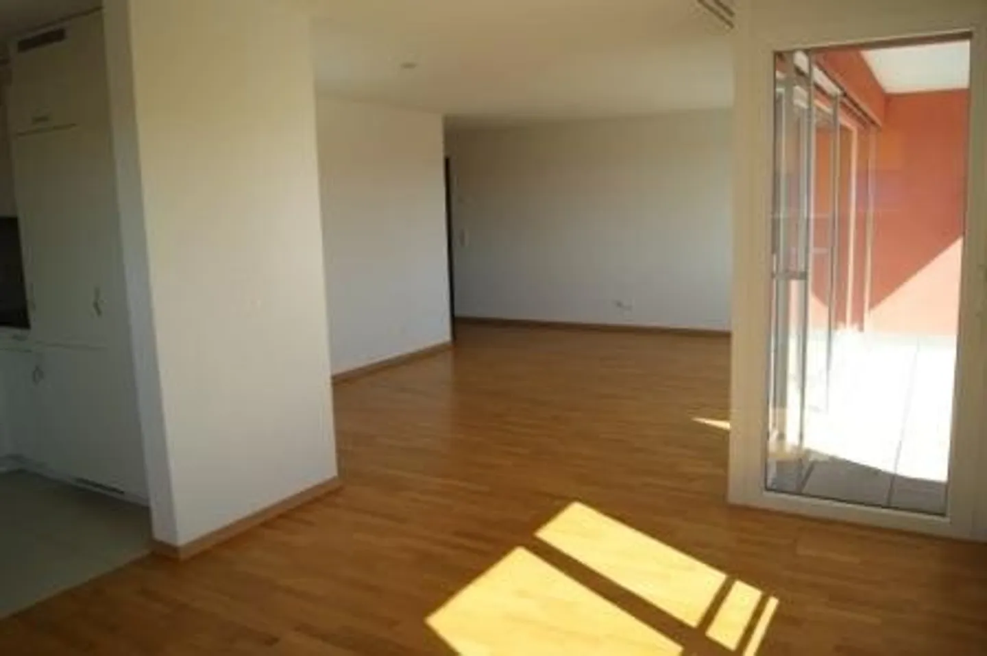 Appartamento spazioso e luminoso di 3.5 stanze - Foto 2 di 9