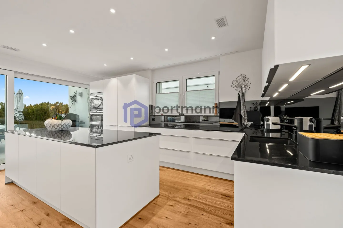 Exclusive penthouse apartment in top condition with some highlights - Photo 3 of 16