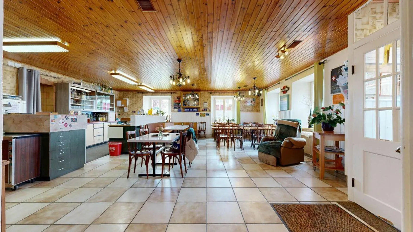 Spacious Hotel / Restaurant in a Central Location - Photo 2 of 21