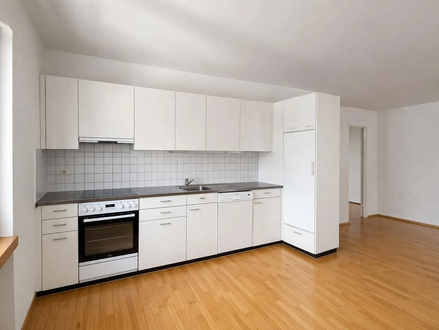 Attractive 3.5-room apartment in the center - bright & centrally located - Photo 2 of 5