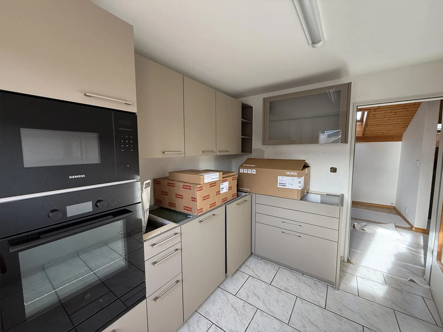 Ampio appartamento mansardato con fascino - Foto 4 di 13