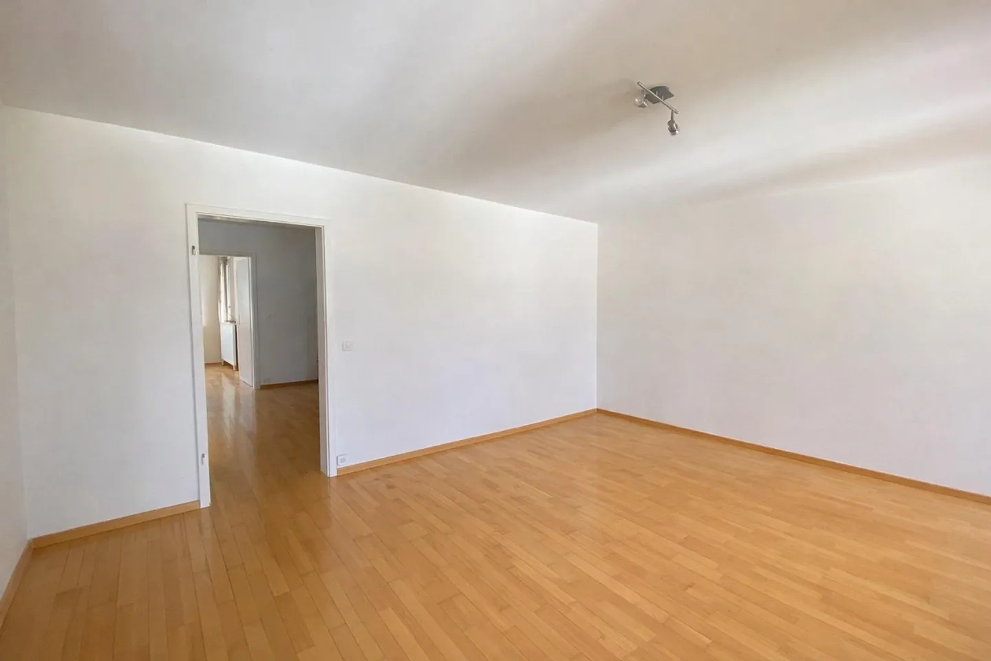 Attractive 3.5-room apartment in the center - bright & centrally located - Photo 4 of 5