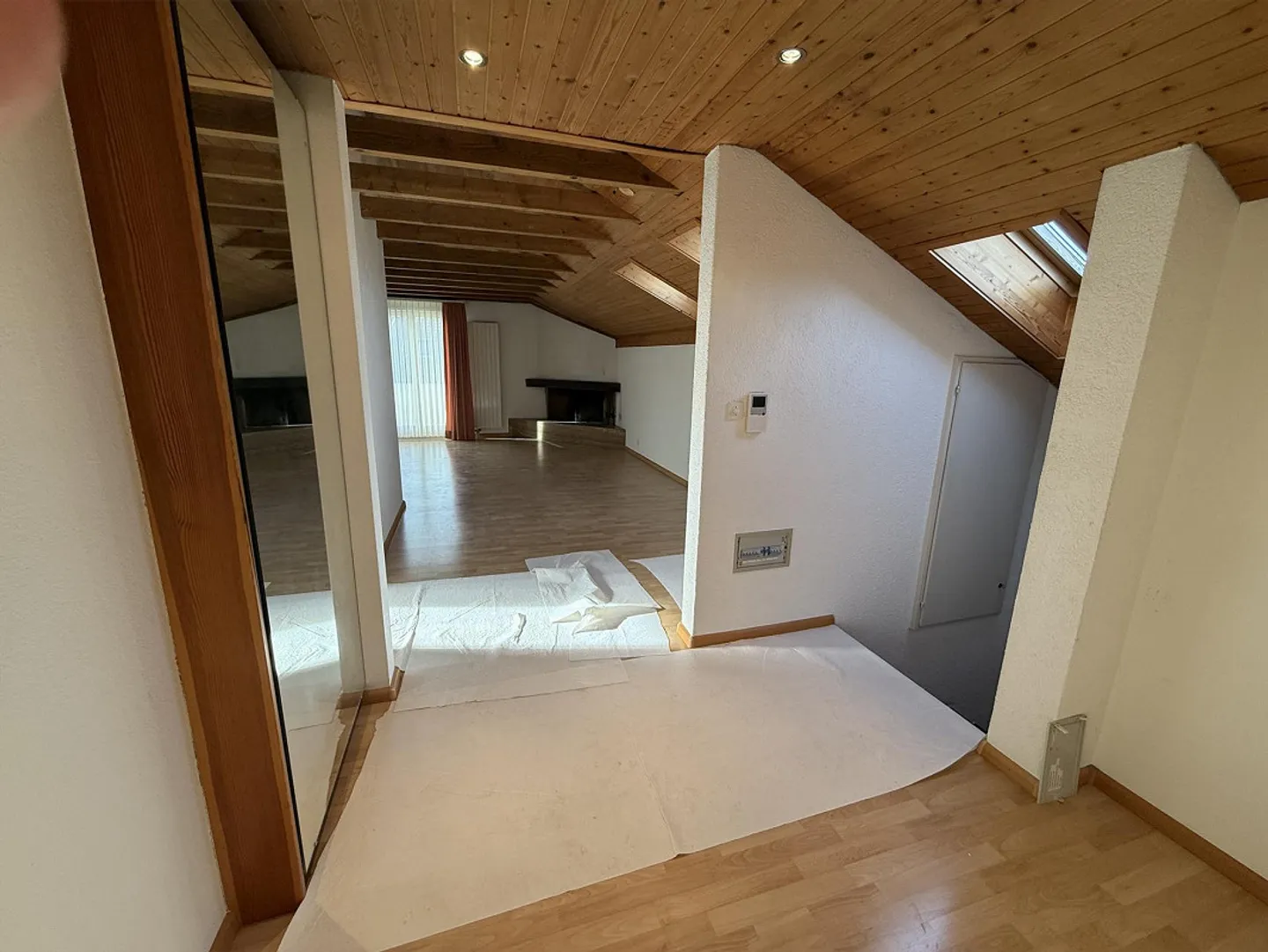 Ampio appartamento mansardato con fascino - Foto 6 di 13