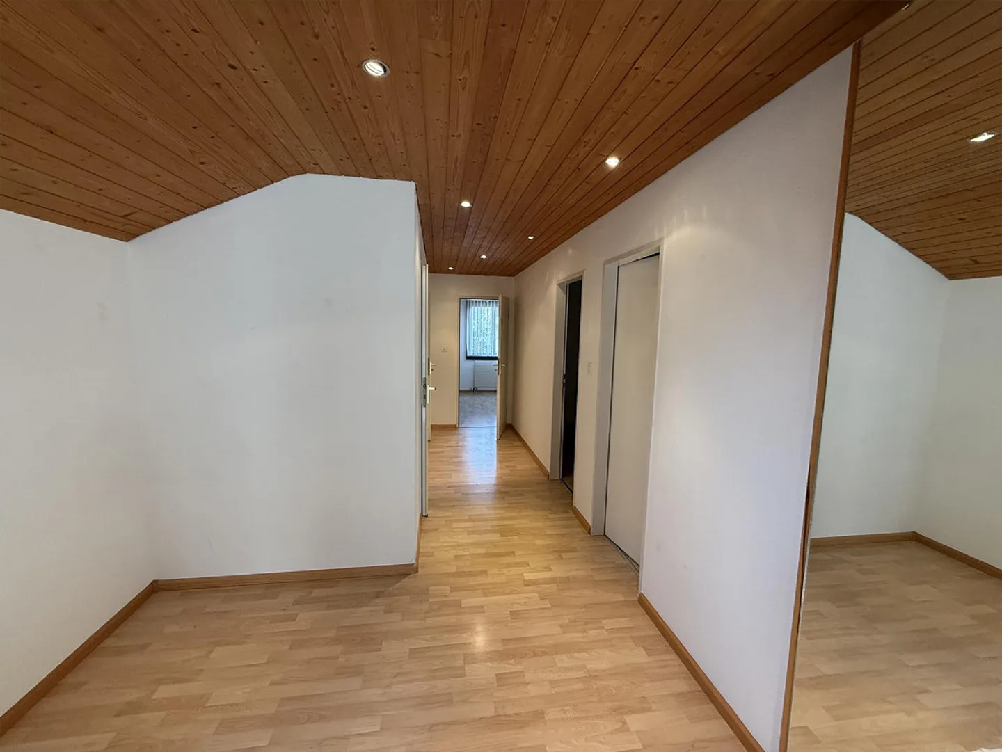 Ampio appartamento mansardato con fascino - Foto 7 di 13