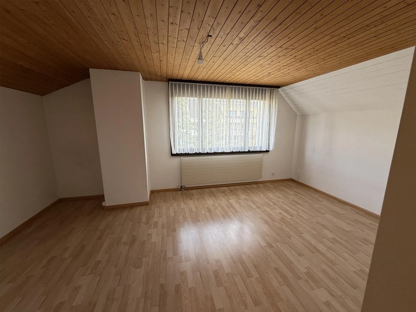 Ampio appartamento mansardato con fascino - Foto 8 di 13