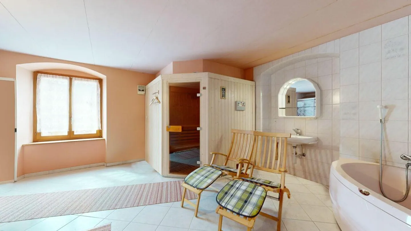 Spacious Hotel / Restaurant in a Central Location - Photo 10 of 21