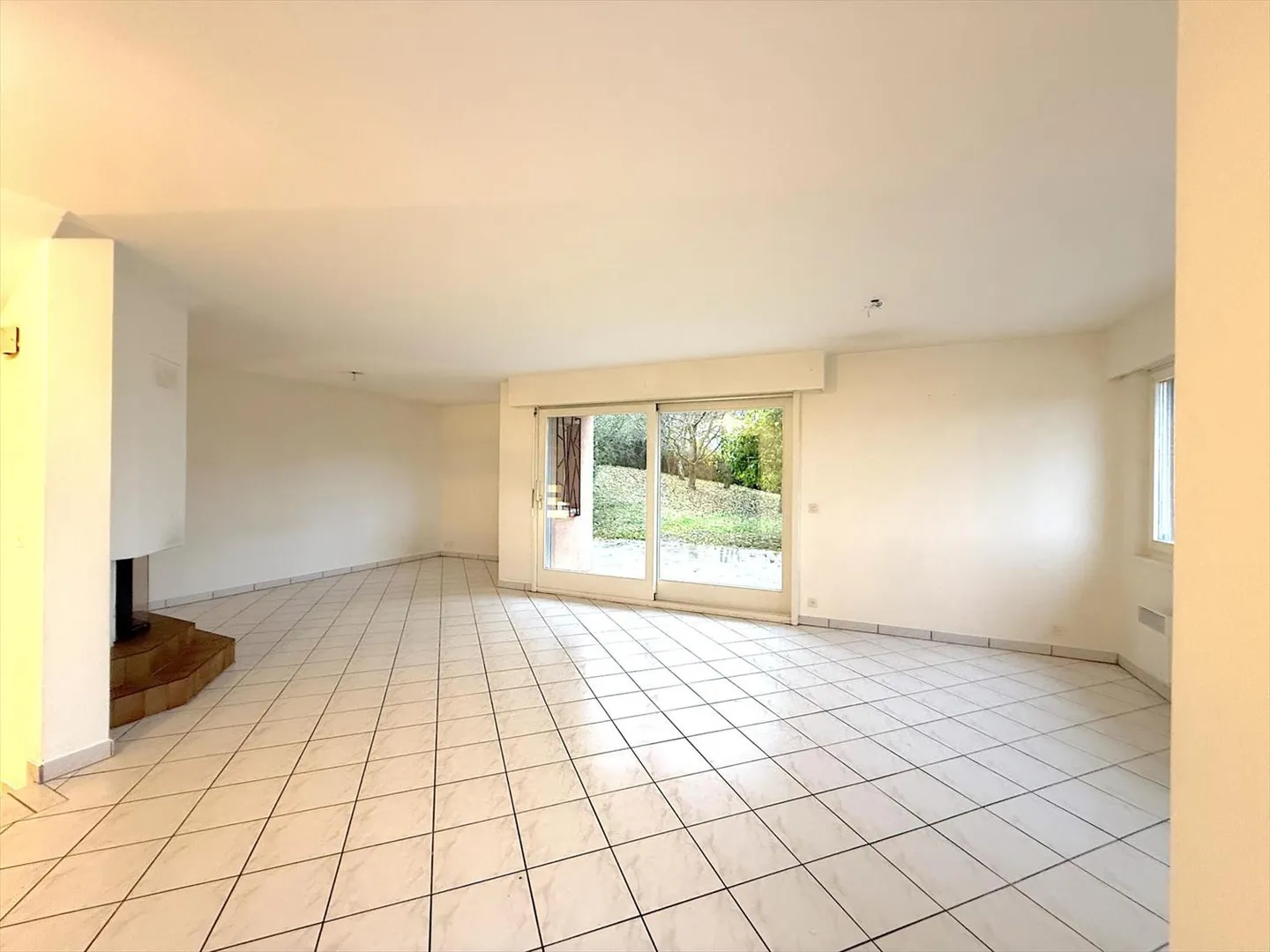Maison contiguë 8 pièces - Photo 3 sur 13