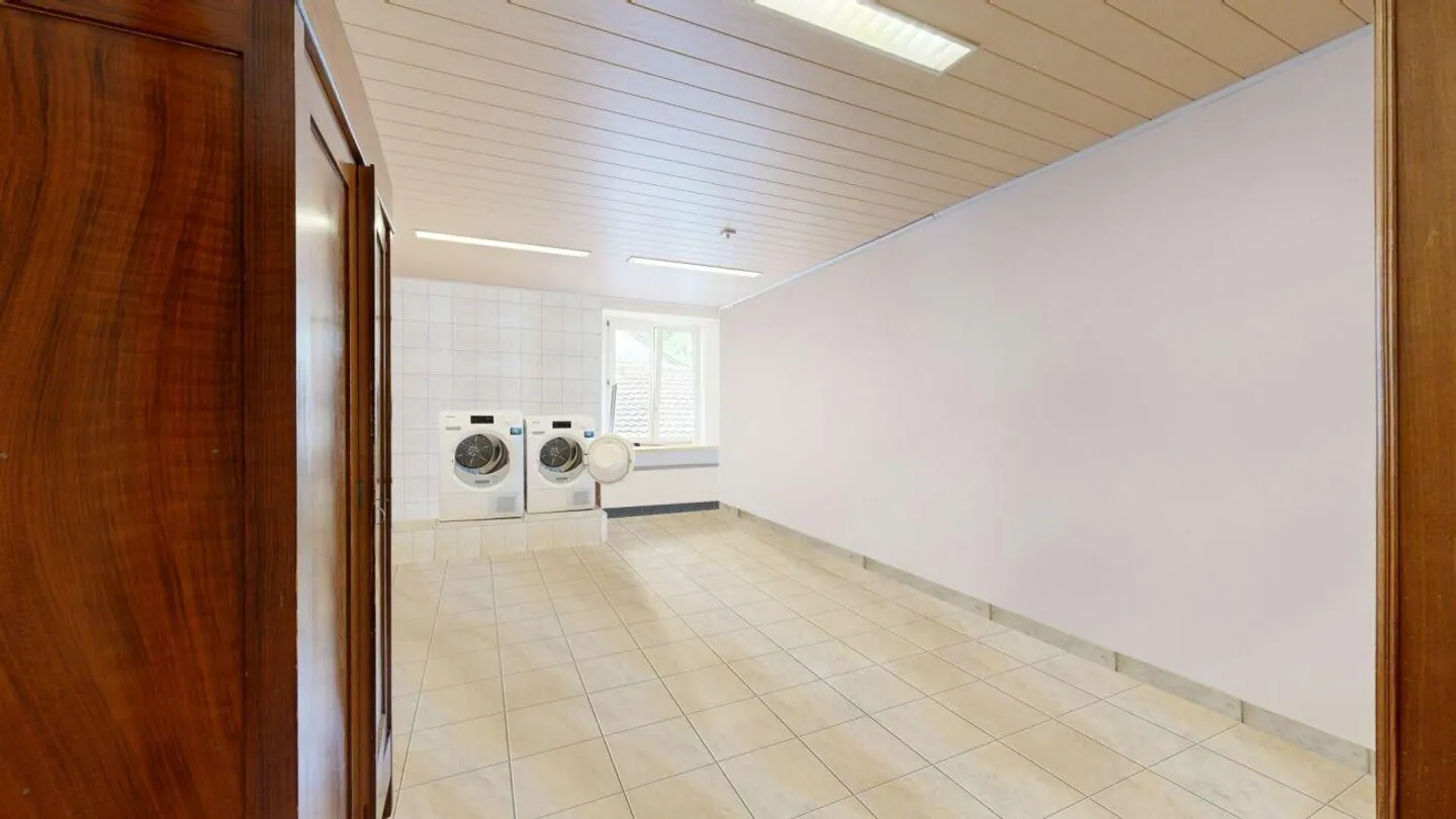 Spacious Hotel / Restaurant in a Central Location - Photo 16 of 21