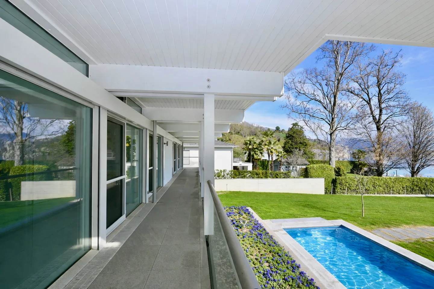 Villa contemporaine au bord du lac de Lugano - Photo 7 sur 33