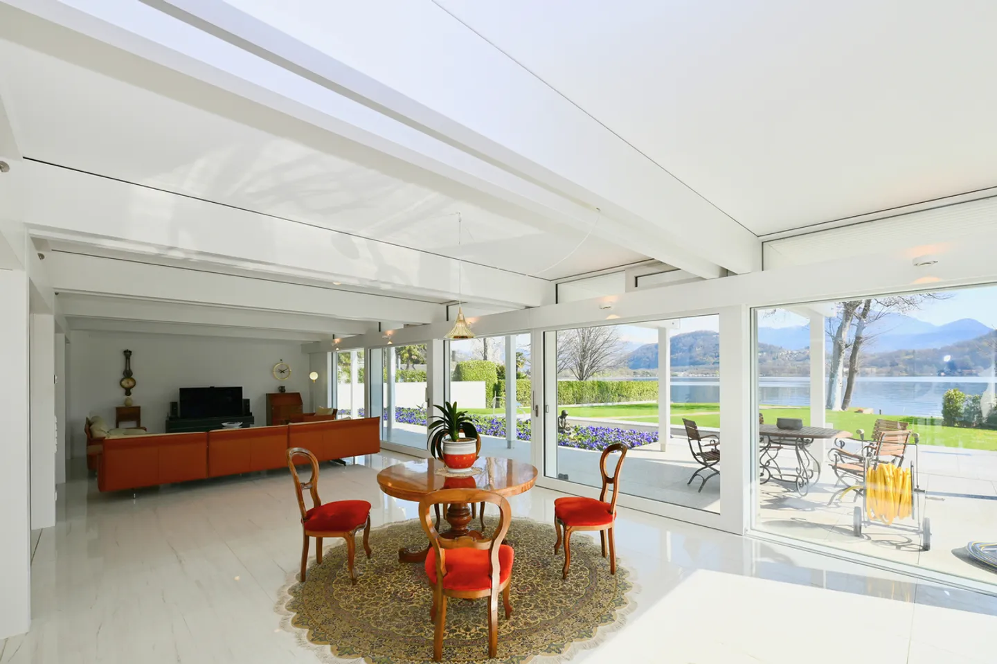 Villa contemporaine au bord du lac de Lugano - Photo 9 sur 33