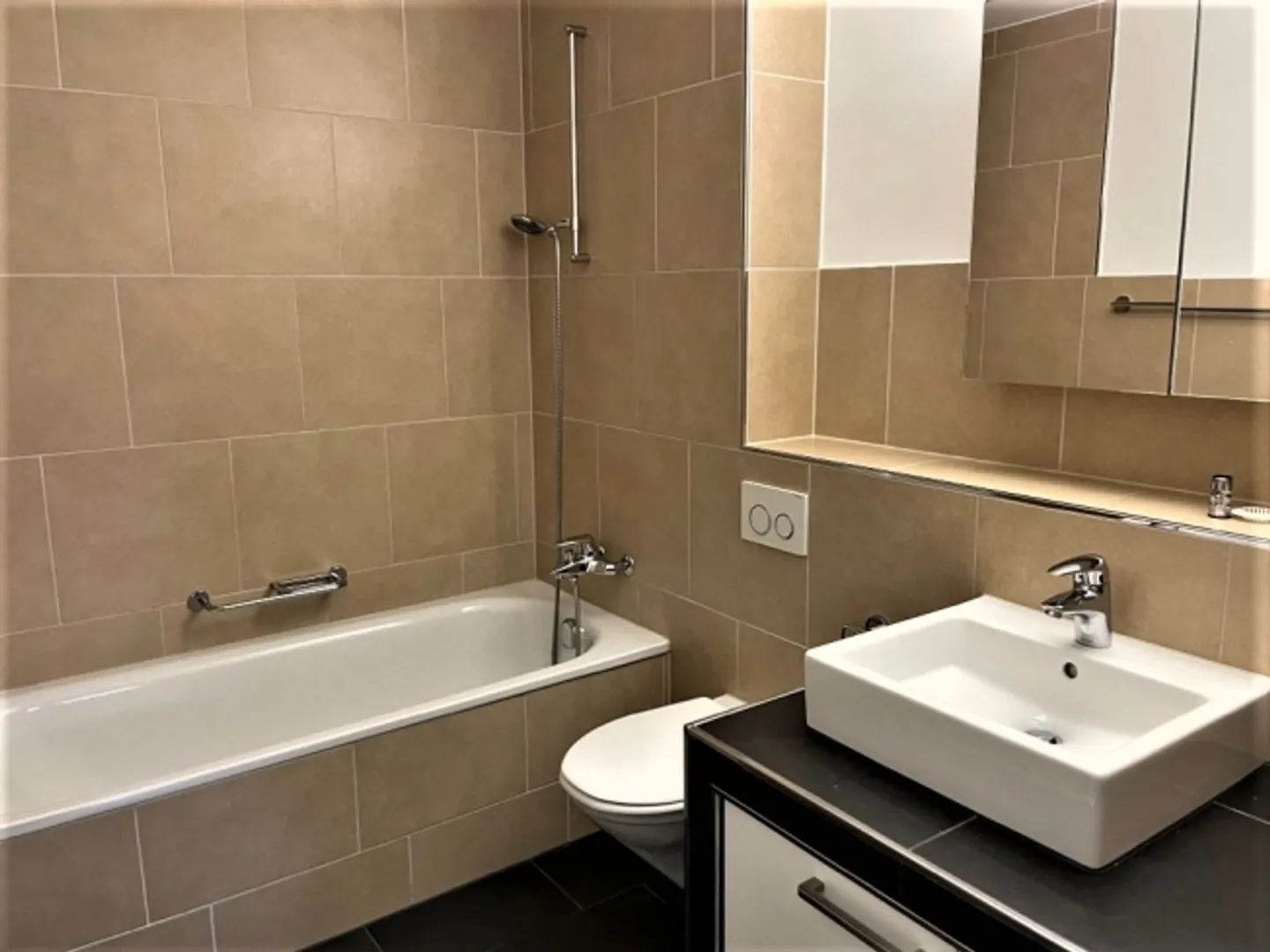 Apartment for rent - Photo 4 of 6