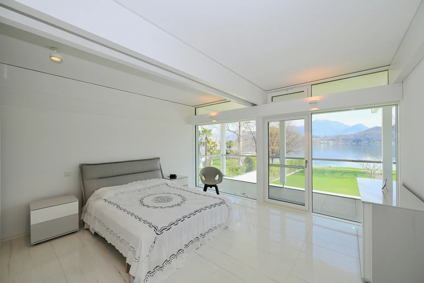 Villa contemporaine au bord du lac de Lugano - Photo 18 sur 33