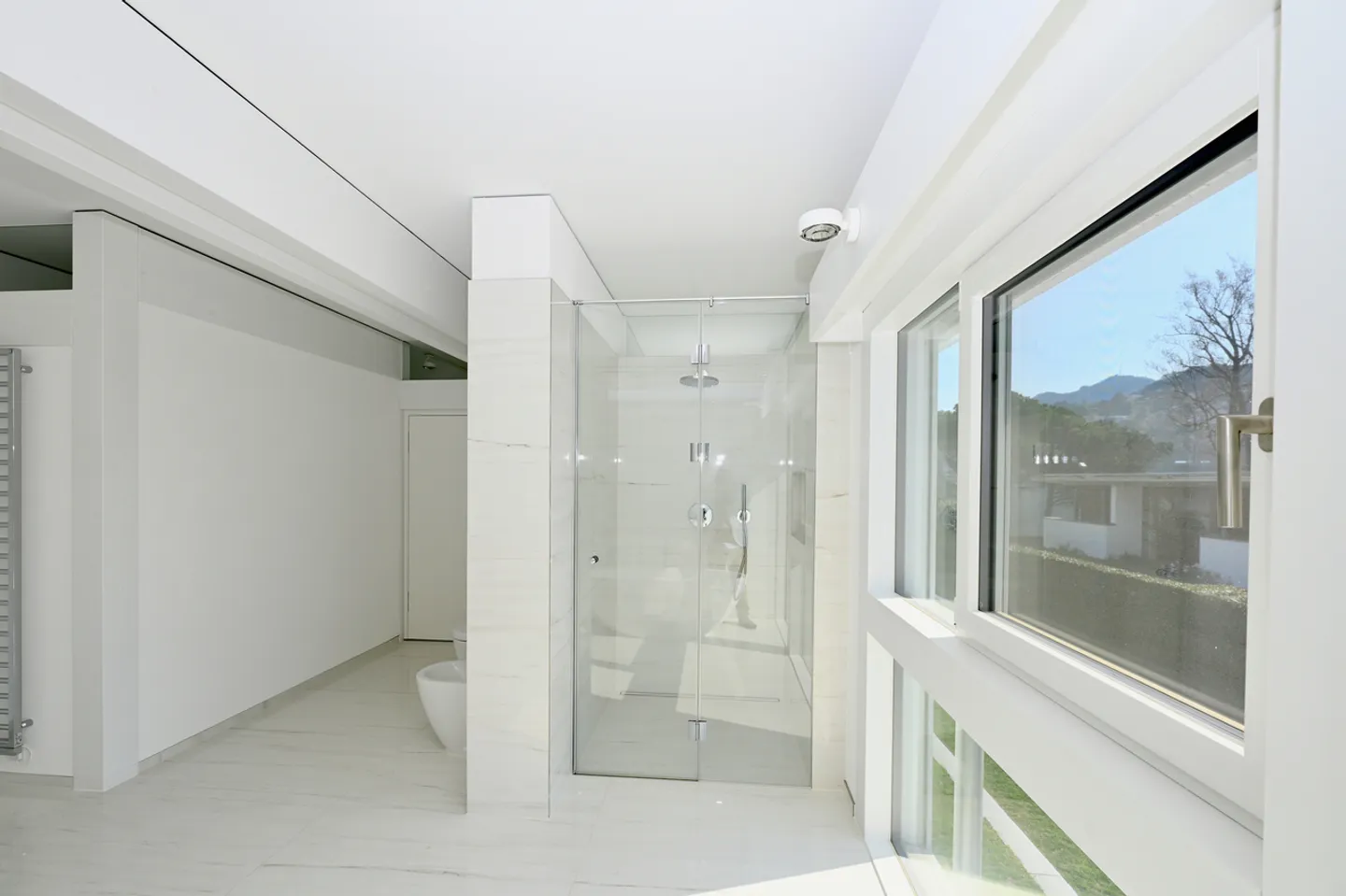 Villa contemporaine au bord du lac de Lugano - Photo 20 sur 33