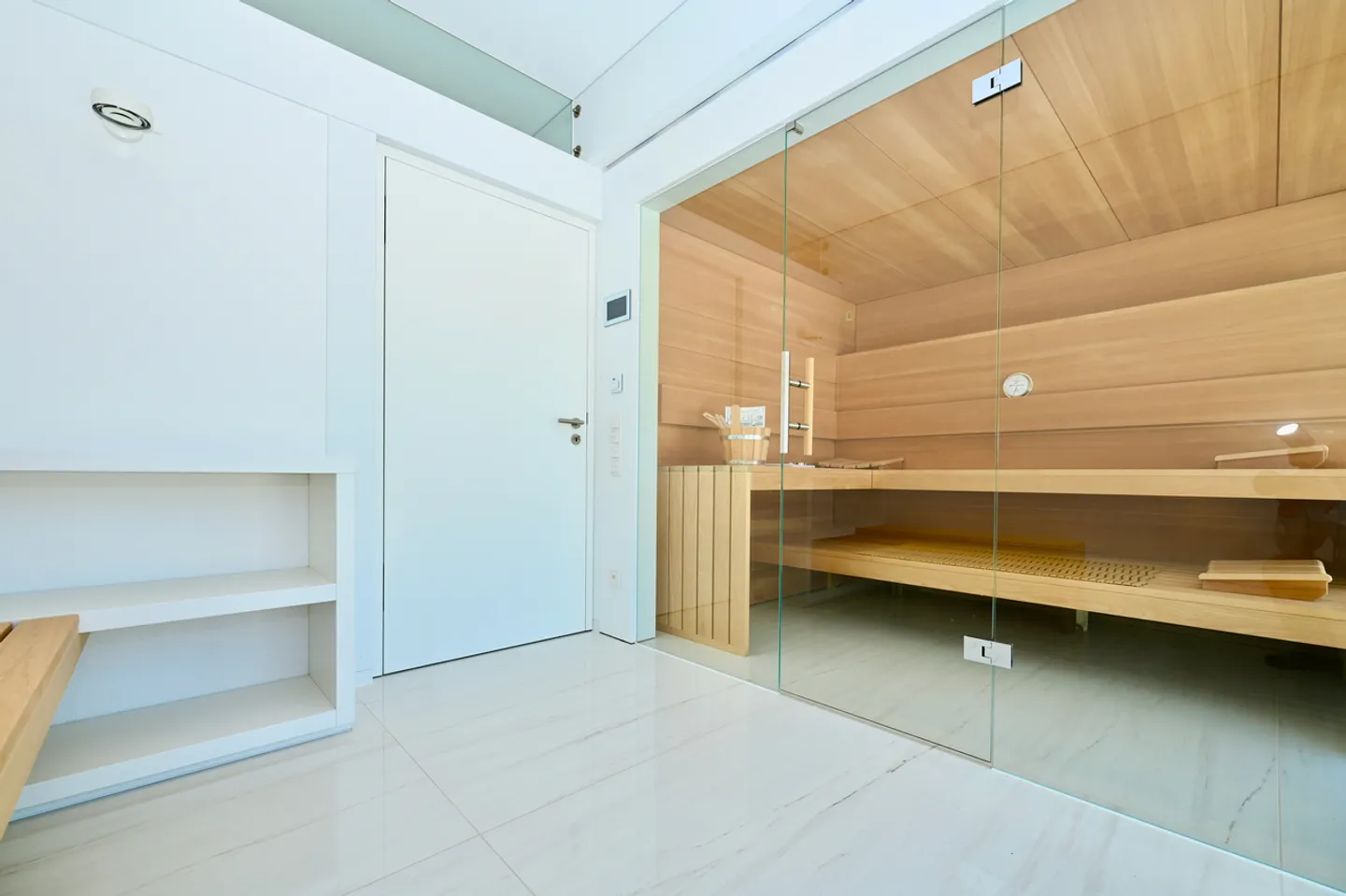 Villa contemporaine au bord du lac de Lugano - Photo 23 sur 33