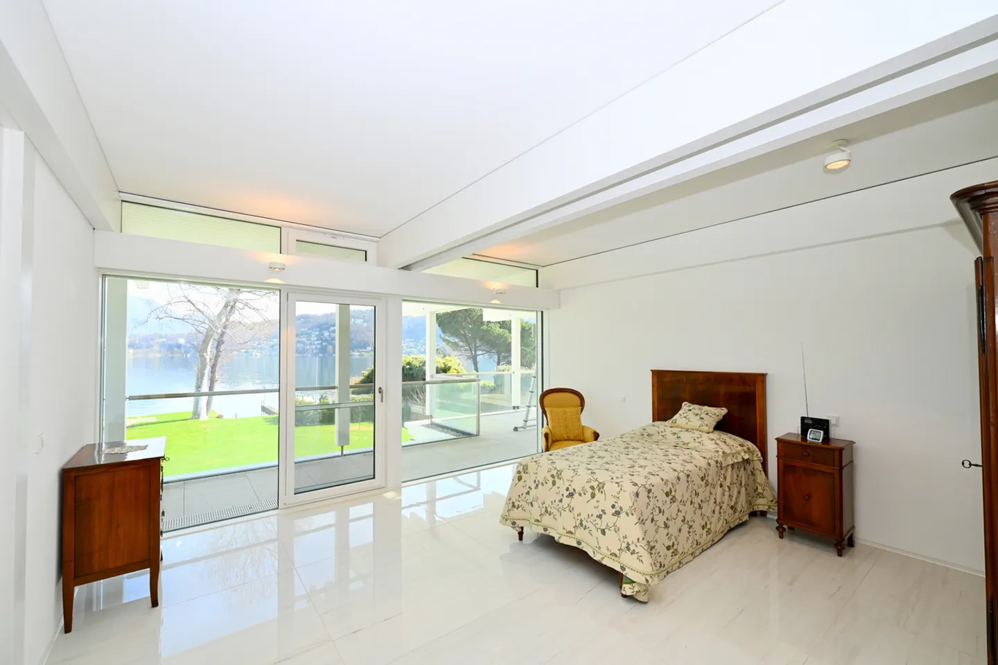 Villa contemporaine au bord du lac de Lugano - Photo 24 sur 33