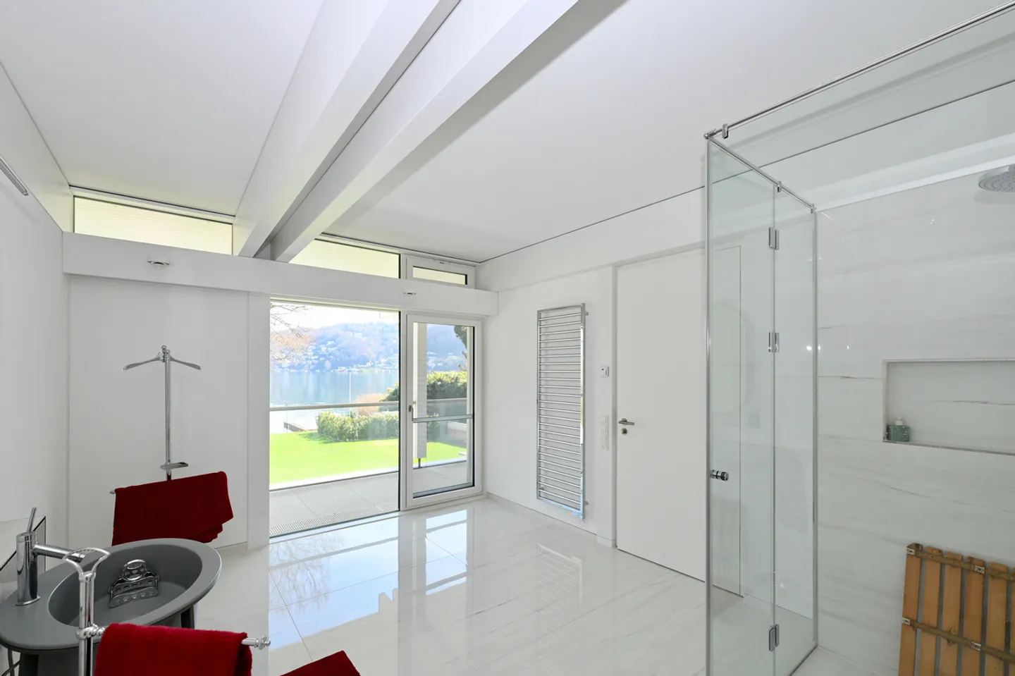Villa contemporaine au bord du lac de Lugano - Photo 25 sur 33