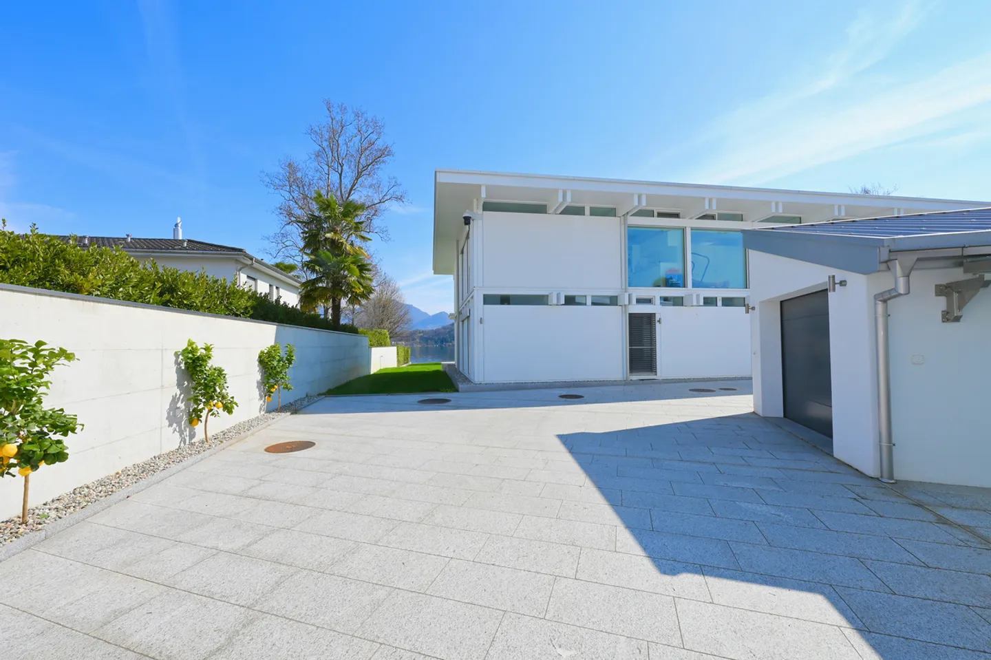 Villa contemporaine au bord du lac de Lugano - Photo 28 sur 33