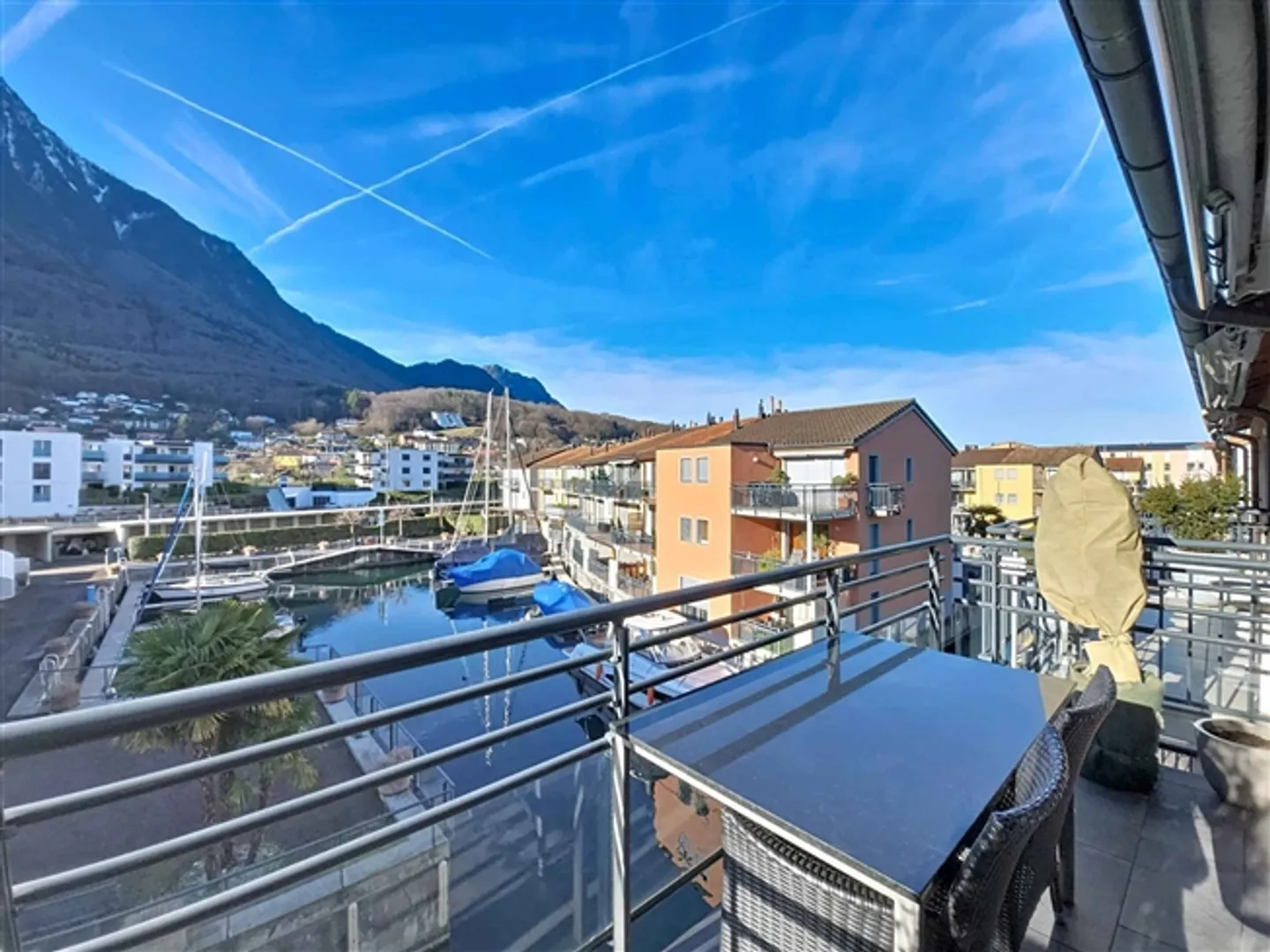 Appartamento esclusivo magnifico e luminoso con 3 camere e posto barca - Foto 3 di 11