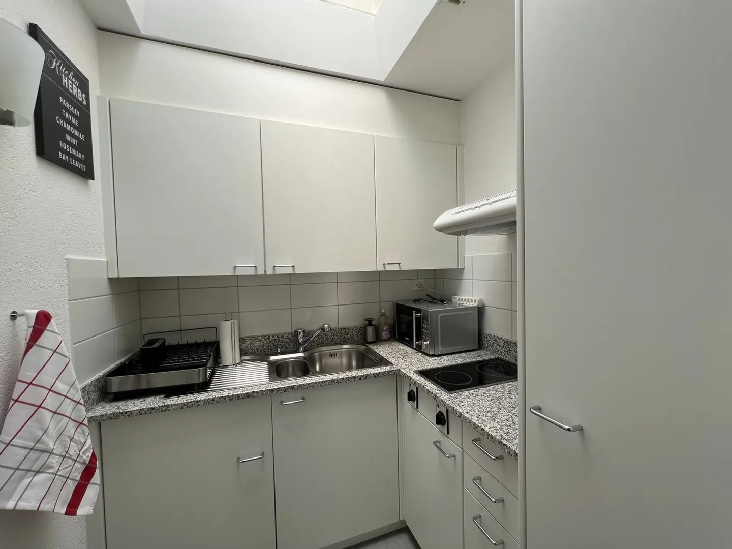 🏡 Premium Furnished 2.5-Room Apartment | Neugutstrasse 12, 8304 Wallisellen | 5th Floor - Photo 8 of 13