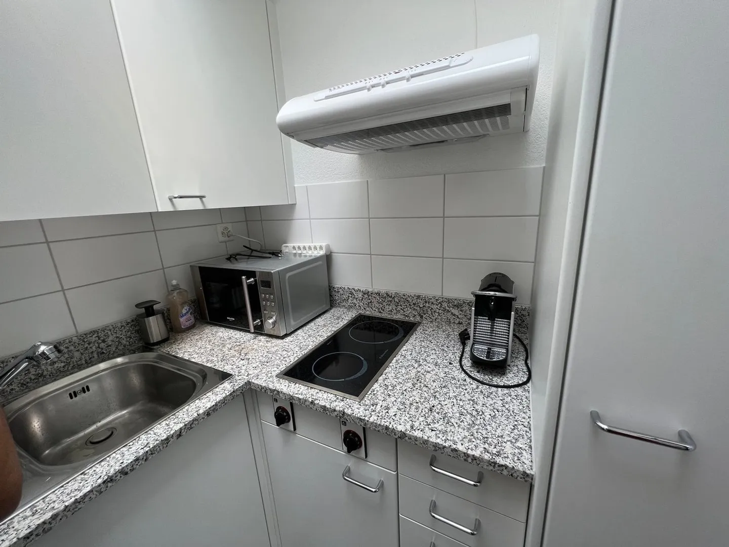 🏡 Premium Furnished 2.5-Room Apartment | Neugutstrasse 12, 8304 Wallisellen | 5th Floor - Photo 9 of 13