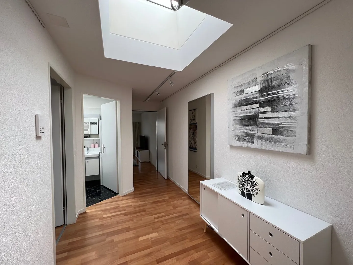 🏡 Premium Furnished 2.5-Room Apartment | Neugutstrasse 12, 8304 Wallisellen | 5th Floor - Photo 11 of 13