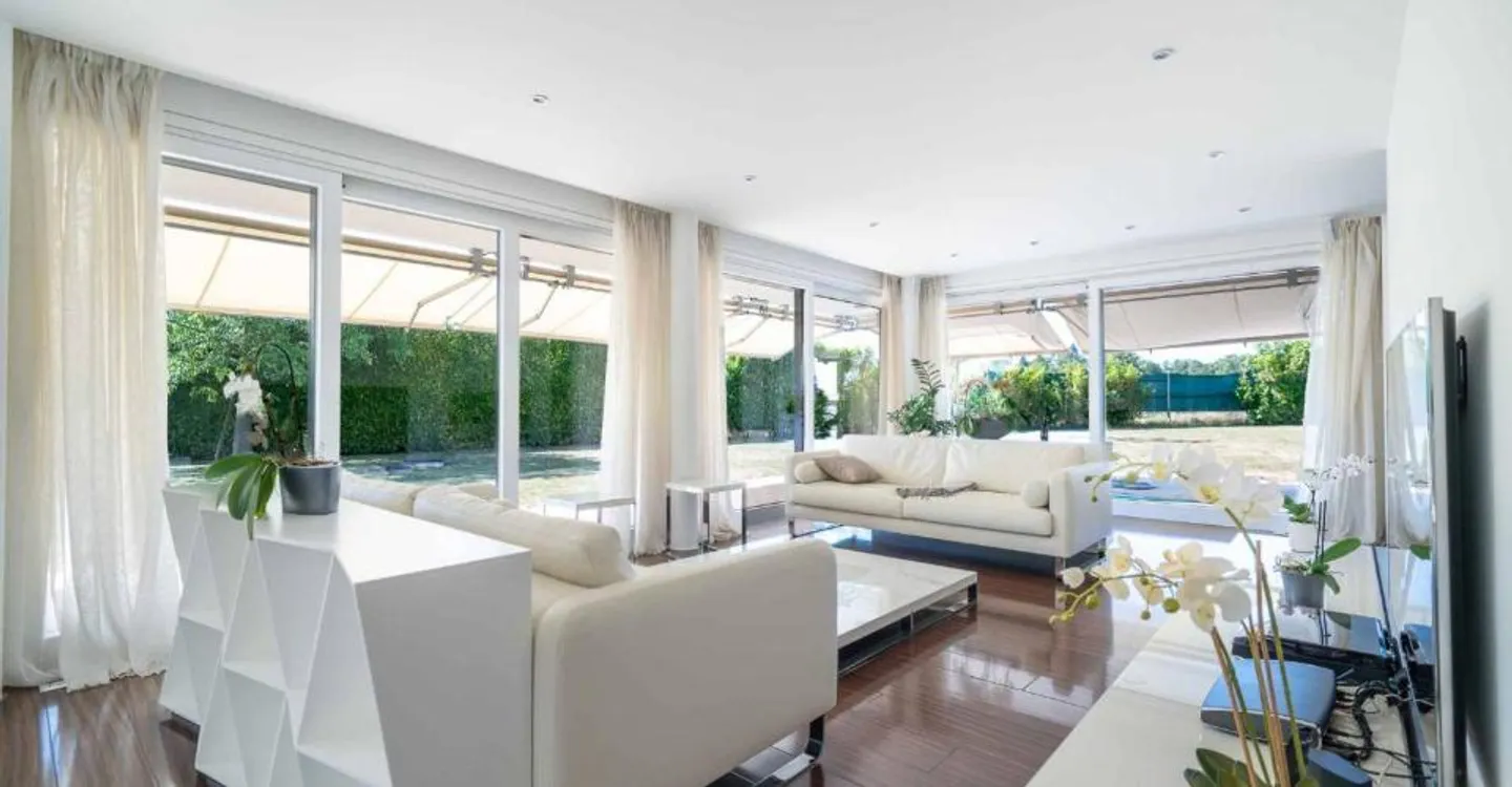 Sumptuous property with swimming pool and panoramic view of the lake - Photo 6 of 13