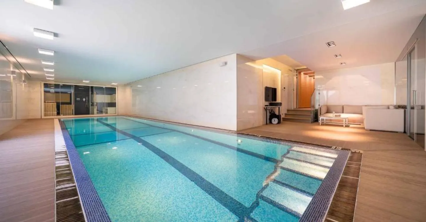 Sumptuous property with swimming pool and panoramic view of the lake - Photo 12 of 13