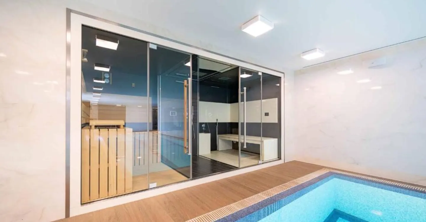 Sumptuous property with swimming pool and panoramic view of the lake - Photo 13 of 13