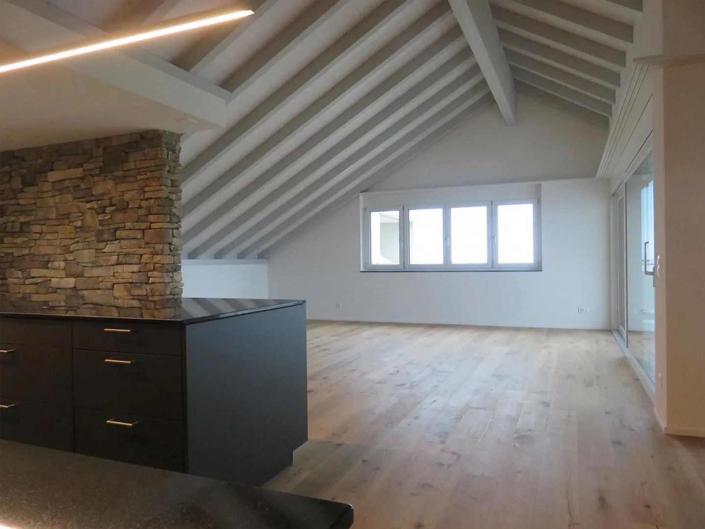 Appartamento mansardato di 5 1/2 stanze - Foto 2 di 17