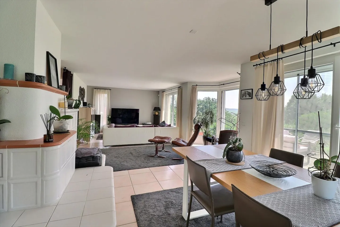 12 min. dall'uscita di Gland - Splendida villa indipendente con 6 stanze e giardino paesaggistico - Foto 2 di 13