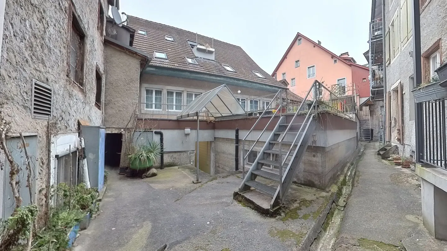 Multi-family house in the old town - Photo 10 of 12