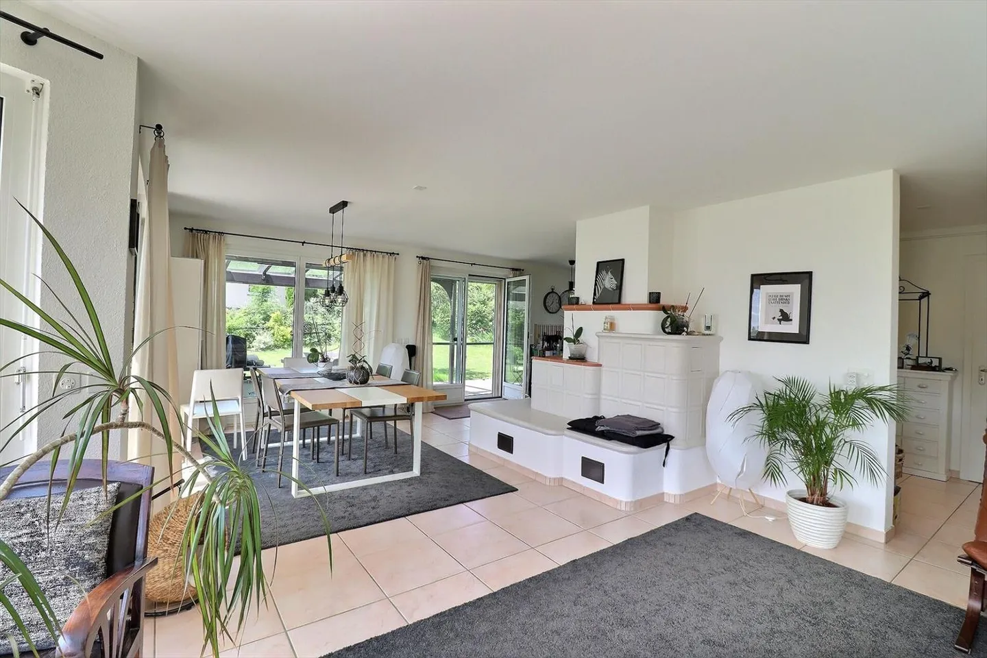 12 min. dall'uscita di Gland - Splendida villa indipendente con 6 stanze e giardino paesaggistico - Foto 4 di 13