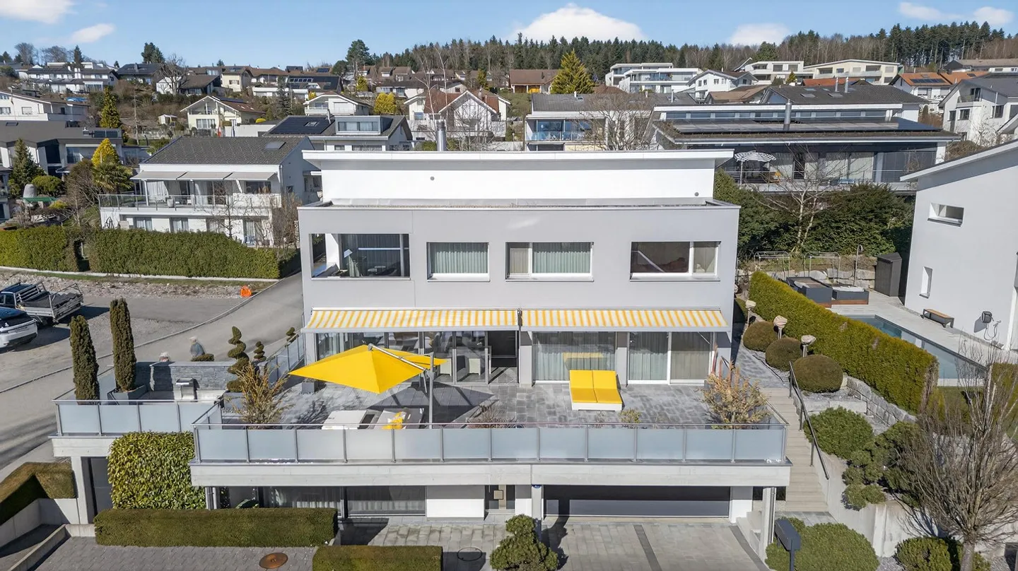 Grosszügiges Familienhaus mit Aussicht - Foto 2 von 6