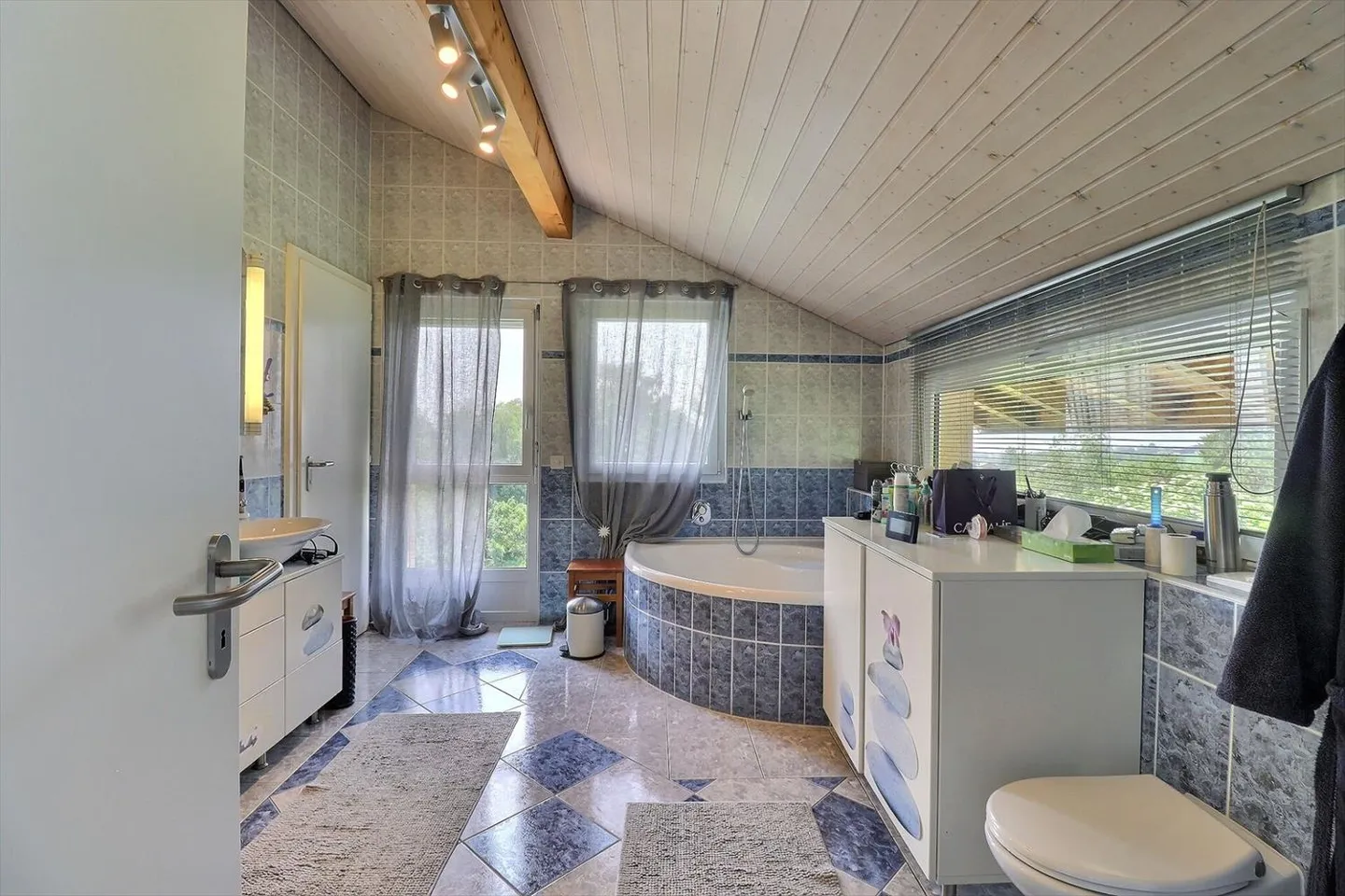 12 min. dall'uscita di Gland - Splendida villa indipendente con 6 stanze e giardino paesaggistico - Foto 12 di 13