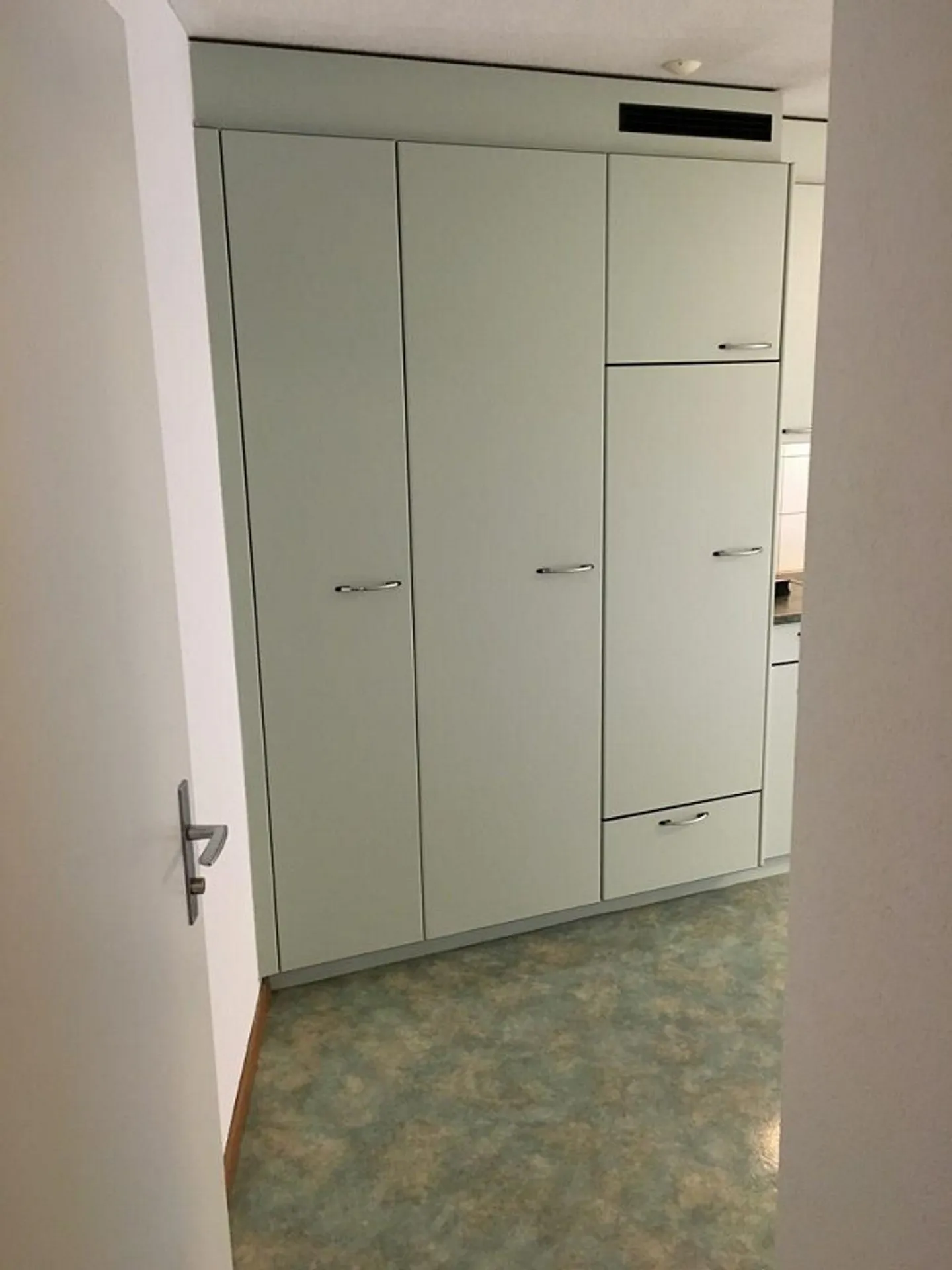 Ampio appartamento di 6,5 stanze in ottime condizioni con 2 balconi - Foto 15 di 25