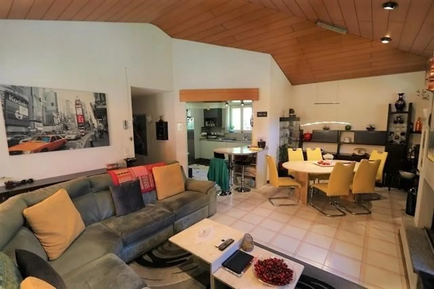 Casa bifamiliare con due appartamenti di 4 locali con grande giardino bello... - Foto 7 di 31