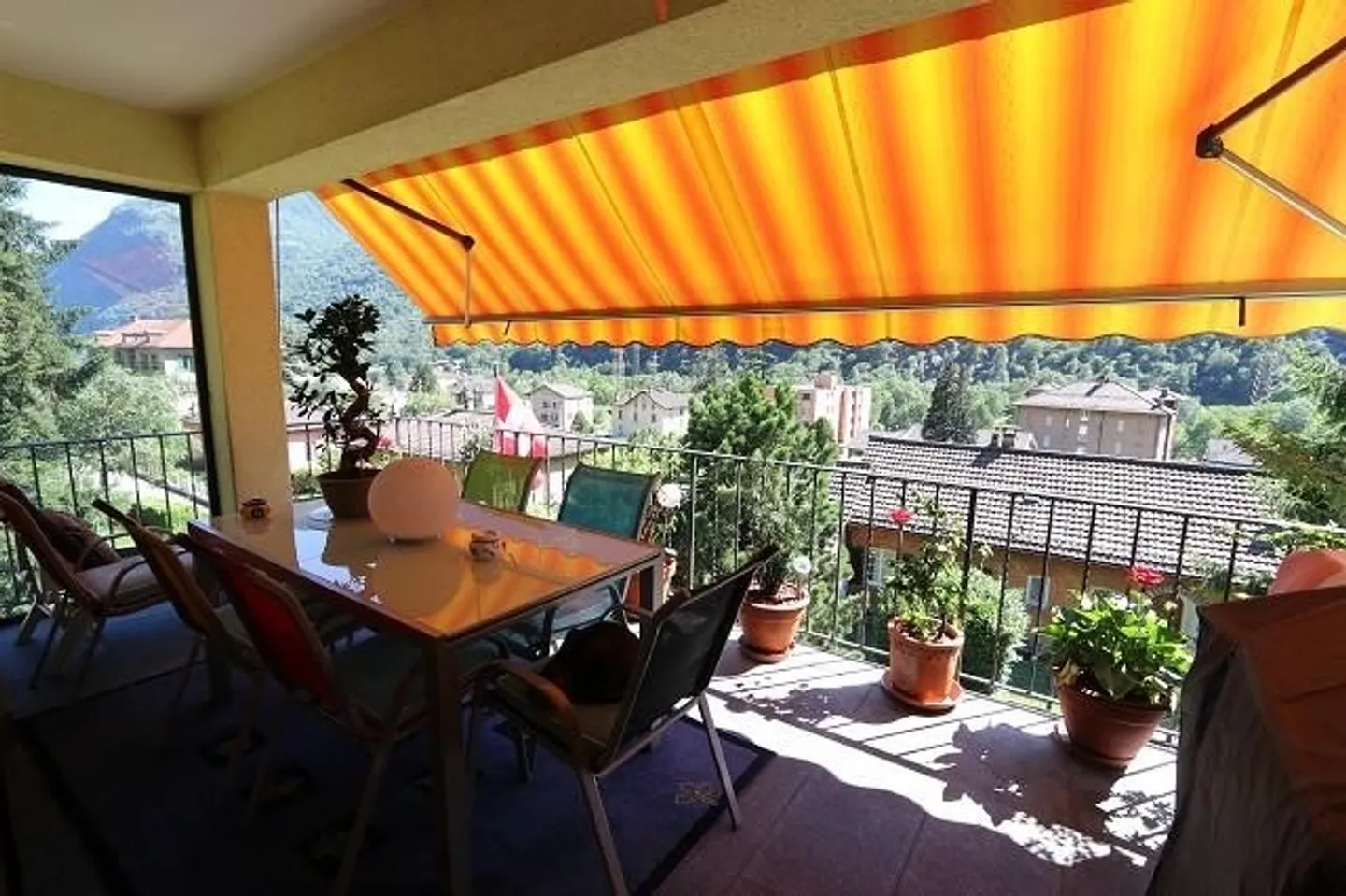 Casa bifamiliare con due appartamenti di 4 locali con grande giardino bello... - Foto 9 di 31