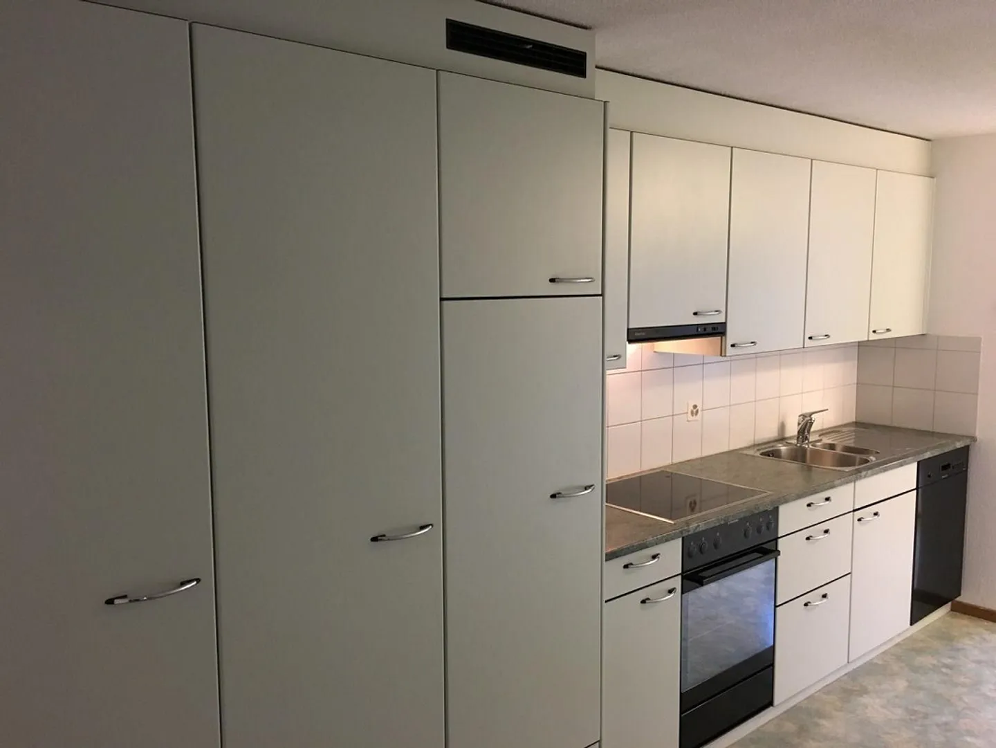 Ampio appartamento di 6,5 stanze in ottime condizioni con 2 balconi - Foto 16 di 25