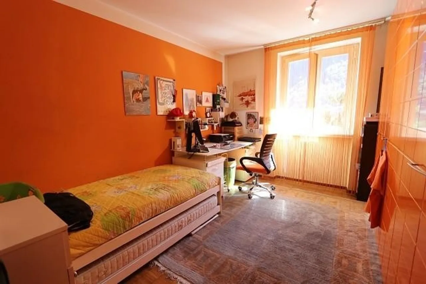 Casa bifamiliare con due appartamenti di 4 locali con grande giardino bello... - Foto 12 di 31